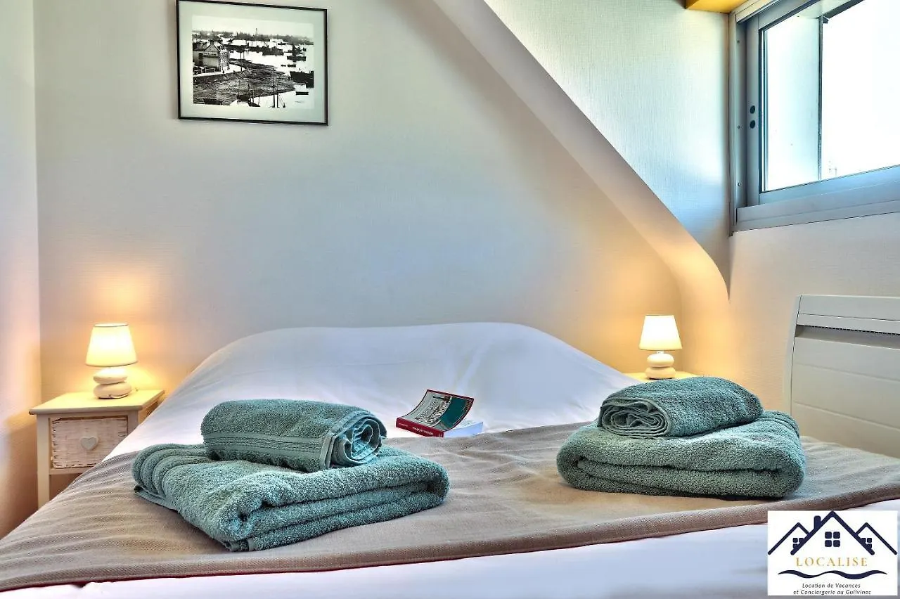 Holiday home La Maison Du Pecheur: Seaside Retreat with Garden and Wi-Fi Guilvinec