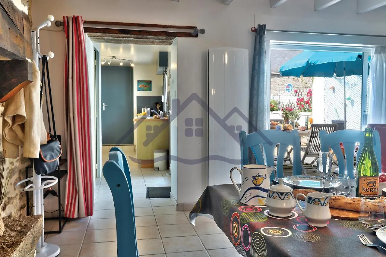 Holiday home La Maison Du Pecheur: Seaside Retreat with Garden and Wi-Fi Guilvinec