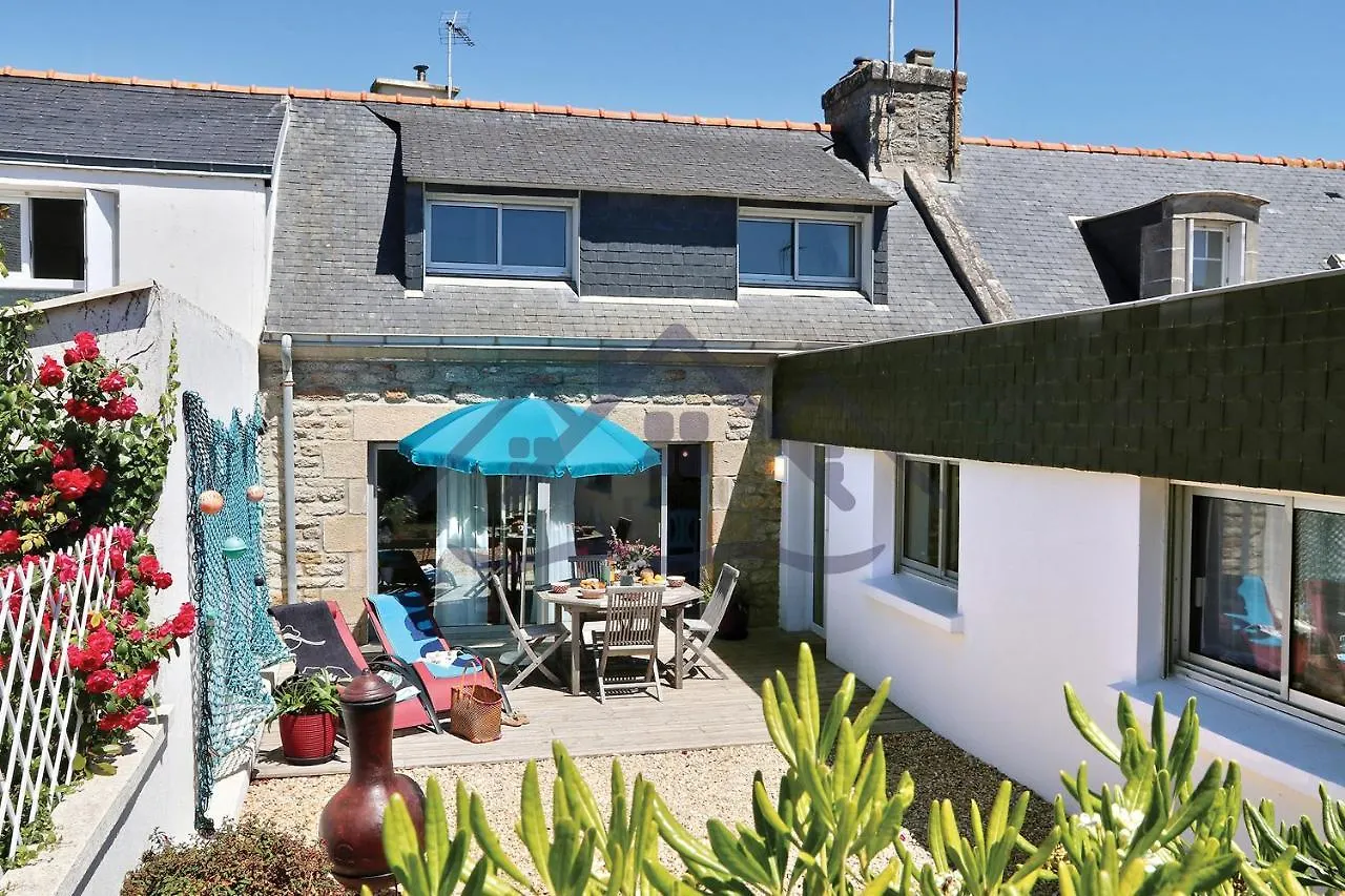 La Maison Du Pecheur: Seaside Retreat with Garden and Wi-Fi Guilvinec