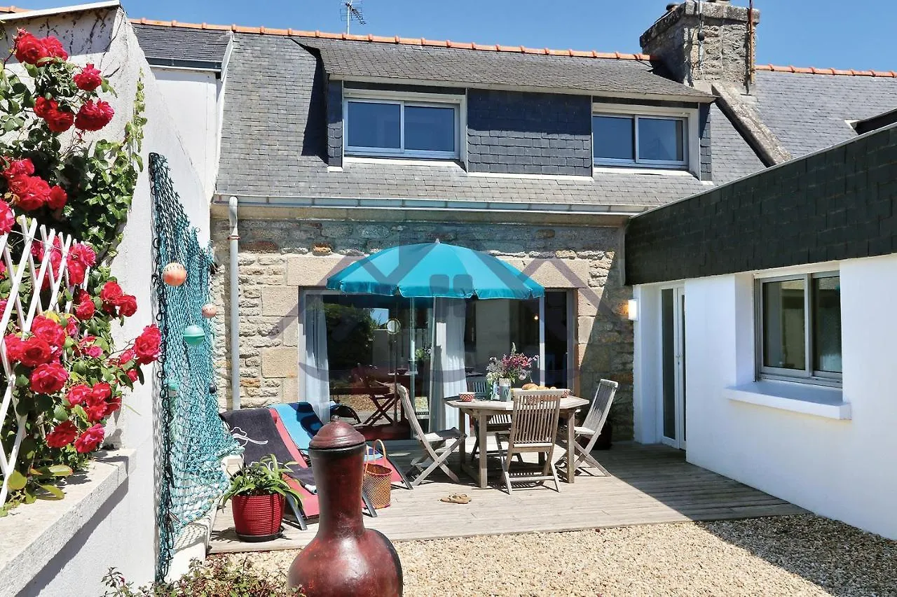 Holiday home La Maison Du Pecheur: Seaside Retreat with Garden and Wi-Fi Guilvinec