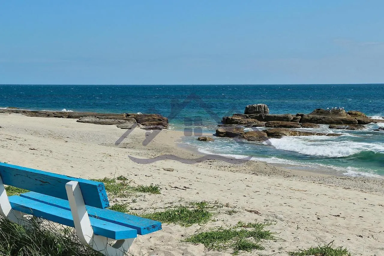 Holiday home La Maison Du Pecheur: Seaside Retreat with Garden and Wi-Fi Guilvinec