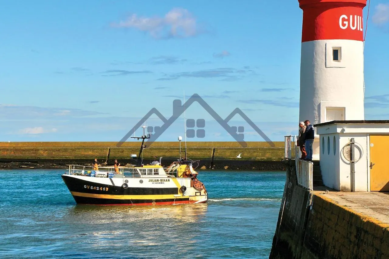 Holiday home La Maison Du Pecheur: Seaside Retreat with Garden and Wi-Fi Guilvinec